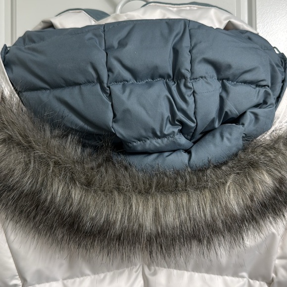 Women’s White Columbia Midnight Snow Down Vest, Large - Picture 8 of 14